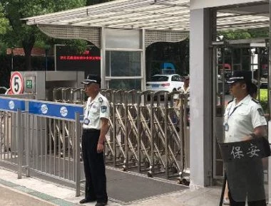 Σοκ: Άνδρας επιτέθηκε με μαχαίρι και σκότωσε δύο παιδιά σε δημοτικό σχολείο (φωτο, βιντεο)